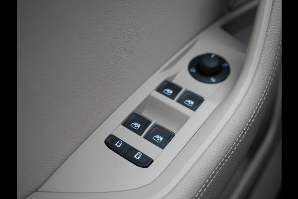 Škoda Superb 1.4 TSI iV Laurin & Klement Plug In Hybrid 218pk Dealer O.H PHEV | Panodak | Adaptive Cruise | Canton Audio | Lederen Sportstoelen Memory | Camera | Crystal LED | Apple Carplay | Lane Assist | Stoelverwarming | Navigatie | DAB |