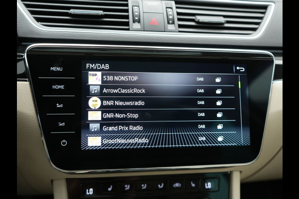Škoda Superb 1.4 TSI iV Laurin & Klement Plug In Hybrid 218pk Dealer O.H PHEV | Panodak | Adaptive Cruise | Canton Audio | Lederen Sportstoelen Memory | Camera | Crystal LED | Apple Carplay | Lane Assist | Stoelverwarming | Navigatie | DAB |