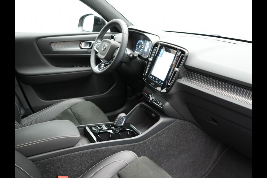 Volvo XC40 T4 Recharge R-Design Plug In hybrid 211pk Dealer O.H PHEV | Panodak | Leder Alcantara Sportstoelen Memory & Verwarmd | Camera | Cruise Control | Apple Carplay | DAB | Virtual |