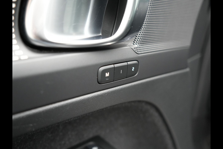 Volvo XC40 T4 Recharge R-Design Plug In hybrid 211pk Dealer O.H PHEV | Panodak | Leder Alcantara Sportstoelen Memory & Verwarmd | Camera | Cruise Control | Apple Carplay | DAB | Virtual |