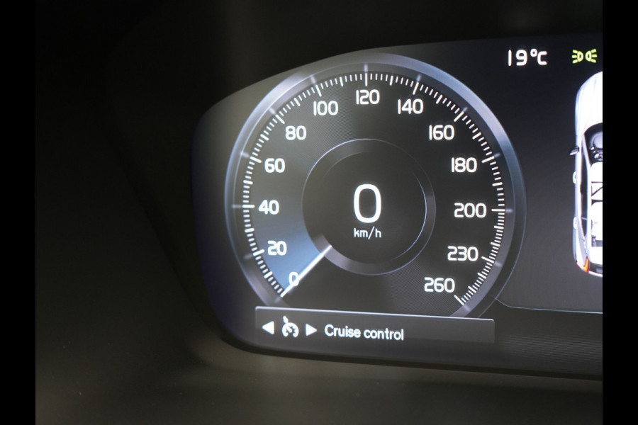 Volvo XC40 T4 Recharge R-Design Plug In hybrid 211pk Dealer O.H PHEV | Panodak | Leder Alcantara Sportstoelen Memory & Verwarmd | Camera | Cruise Control | Apple Carplay | DAB | Virtual |