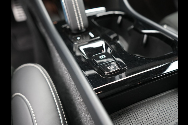 Volvo XC40 T4 Recharge R-Design Plug In hybrid 211pk Dealer O.H PHEV | Panodak | Leder Alcantara Sportstoelen Memory & Verwarmd | Camera | Cruise Control | Apple Carplay | DAB | Virtual |
