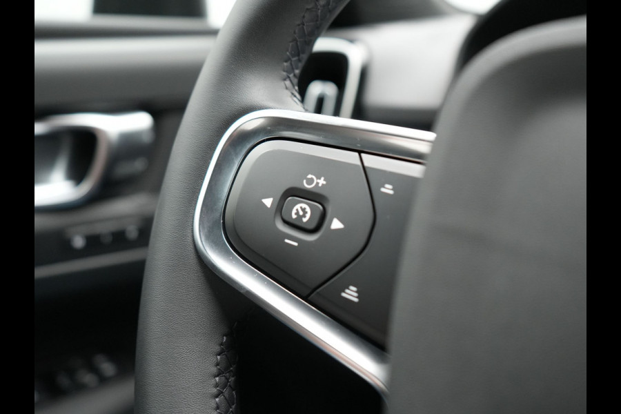 Volvo XC40 T4 Recharge R-Design Plug In hybrid 211pk Dealer O.H PHEV | Panodak | Leder Alcantara Sportstoelen Memory & Verwarmd | Camera | Cruise Control | Apple Carplay | DAB | Virtual |