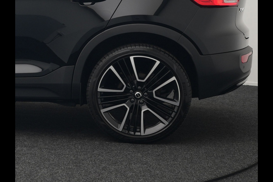 Volvo XC40 T4 Recharge R-Design Plug In hybrid 211pk Dealer O.H PHEV | Panodak | Leder Alcantara Sportstoelen Memory & Verwarmd | Camera | Cruise Control | Apple Carplay | DAB | Virtual |