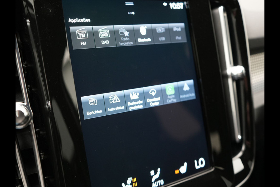 Volvo XC40 T4 Recharge R-Design Plug In hybrid 211pk Dealer O.H PHEV | Panodak | Leder Alcantara Sportstoelen Memory & Verwarmd | Camera | Cruise Control | Apple Carplay | DAB | Virtual |