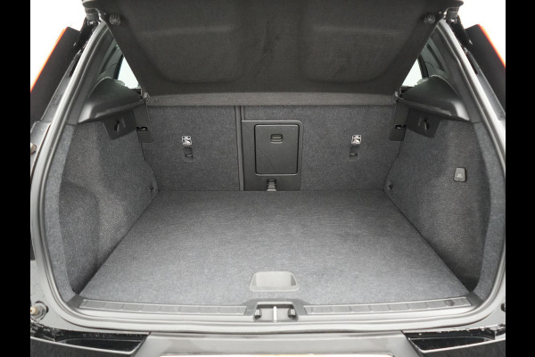 Volvo XC40 T4 Recharge R-Design Plug In hybrid 211pk Dealer O.H PHEV | Panodak | Leder Alcantara Sportstoelen Memory & Verwarmd | Camera | Cruise Control | Apple Carplay | DAB | Virtual |