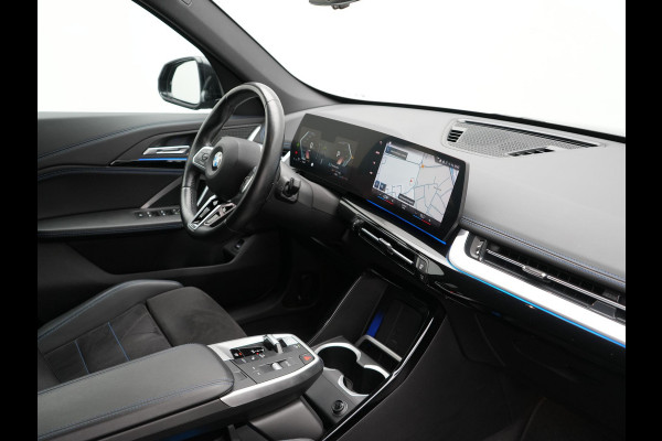 BMW X1 sDrive18i M-Sport Automaat 136pk Dealer O.H. | Trekhaak af Fabriek | Alcantara Sportstoelen Memory & Verwarmd | Camera | Cruise Control | Blis | Park Assist | Apple Carplay | Navigatie | Sfeerverlichting |