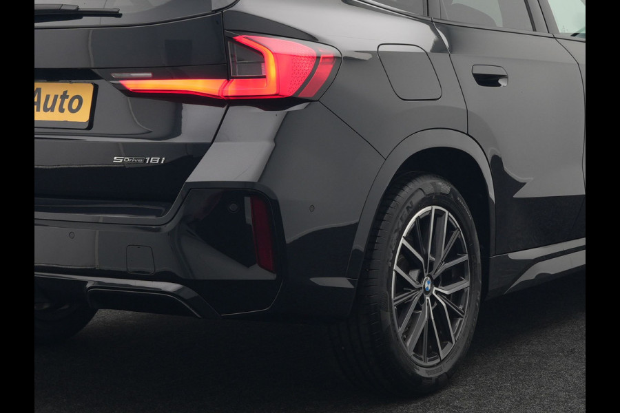 BMW X1 sDrive18i M-Sport Automaat 136pk Dealer O.H. | Trekhaak af Fabriek | Alcantara Sportstoelen Memory & Verwarmd | Camera | Cruise Control | Blis | Park Assist | Apple Carplay | Navigatie | Sfeerverlichting |