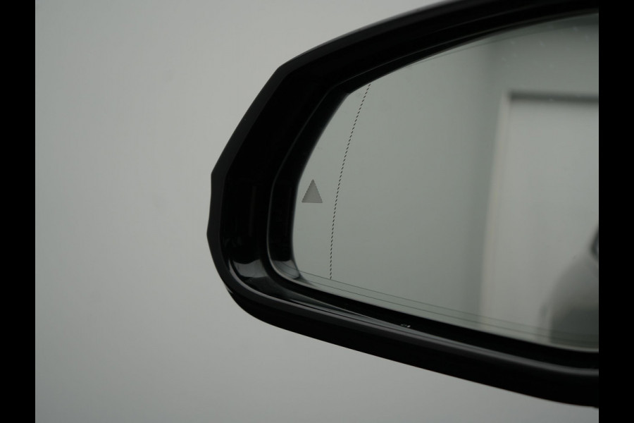 BMW X1 sDrive18i M-Sport Automaat 136pk Dealer O.H. | Trekhaak af Fabriek | Alcantara Sportstoelen Memory & Verwarmd | Camera | Cruise Control | Blis | Park Assist | Apple Carplay | Navigatie | Sfeerverlichting |