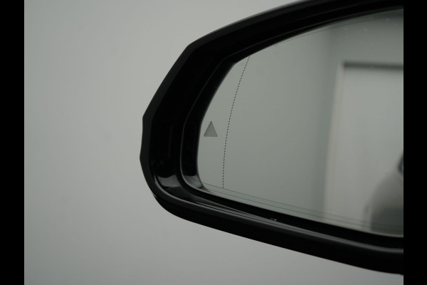 BMW X1 sDrive18i M-Sport Automaat 136pk Dealer O.H. | Trekhaak af Fabriek | Alcantara Sportstoelen Memory & Verwarmd | Camera | Cruise Control | Blis | Park Assist | Apple Carplay | Navigatie | Sfeerverlichting |