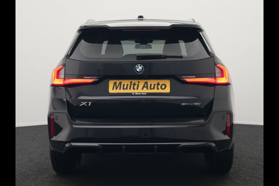 BMW X1 sDrive18i M-Sport Automaat 136pk Dealer O.H. | Trekhaak af Fabriek | Alcantara Sportstoelen Memory & Verwarmd | Camera | Cruise Control | Blis | Park Assist | Apple Carplay | Navigatie | Sfeerverlichting |
