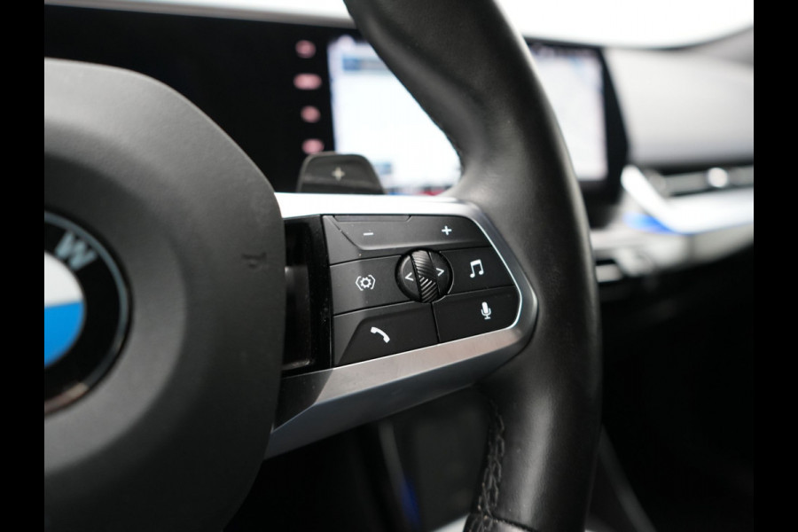 BMW X1 sDrive18i M-Sport Automaat 136pk Dealer O.H. | Trekhaak af Fabriek | Alcantara Sportstoelen Memory & Verwarmd | Camera | Cruise Control | Blis | Park Assist | Apple Carplay | Navigatie | Sfeerverlichting |