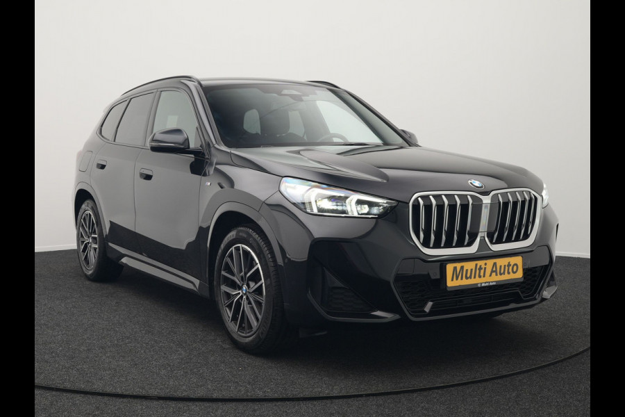 BMW X1 sDrive18i M-Sport Automaat 136pk Dealer O.H. | Trekhaak af Fabriek | Alcantara Sportstoelen Memory & Verwarmd | Camera | Cruise Control | Blis | Park Assist | Apple Carplay | Navigatie | Sfeerverlichting |
