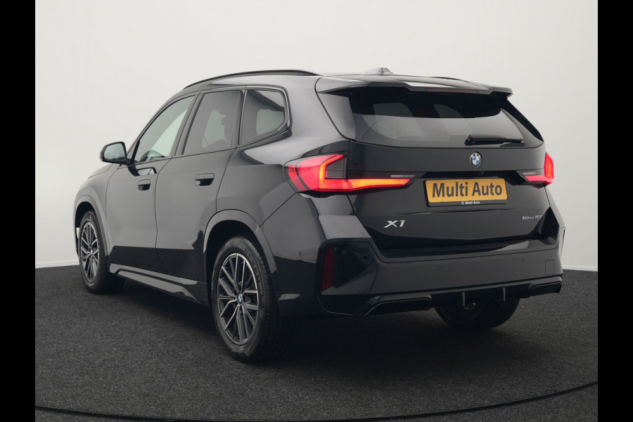 BMW X1 sDrive18i M-Sport Automaat 136pk Dealer O.H. | Trekhaak af Fabriek | Alcantara Sportstoelen Memory & Verwarmd | Camera | Cruise Control | Blis | Park Assist | Apple Carplay | Navigatie | Sfeerverlichting |
