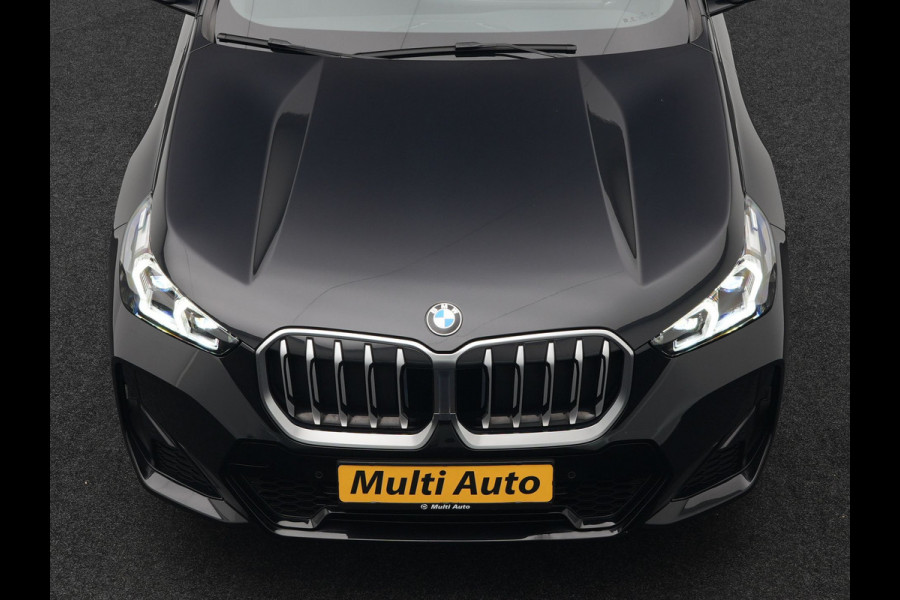 BMW X1 sDrive18i M-Sport Automaat 136pk Dealer O.H. | Trekhaak af Fabriek | Alcantara Sportstoelen Memory & Verwarmd | Camera | Cruise Control | Blis | Park Assist | Apple Carplay | Navigatie | Sfeerverlichting |