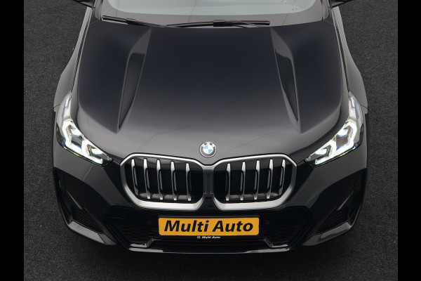 BMW X1 sDrive18i M-Sport Automaat 136pk Dealer O.H. | Trekhaak af Fabriek | Alcantara Sportstoelen Memory & Verwarmd | Camera | Cruise Control | Blis | Park Assist | Apple Carplay | Navigatie | Sfeerverlichting |