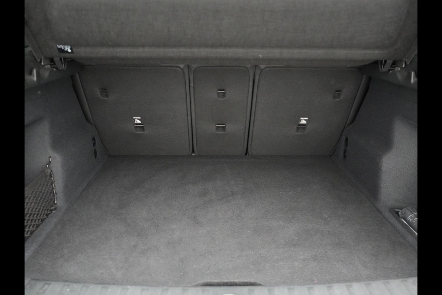 BMW X1 sDrive18i M-Sport Automaat 136pk Dealer O.H. | Trekhaak af Fabriek | Alcantara Sportstoelen Memory & Verwarmd | Camera | Cruise Control | Blis | Park Assist | Apple Carplay | Navigatie | Sfeerverlichting |