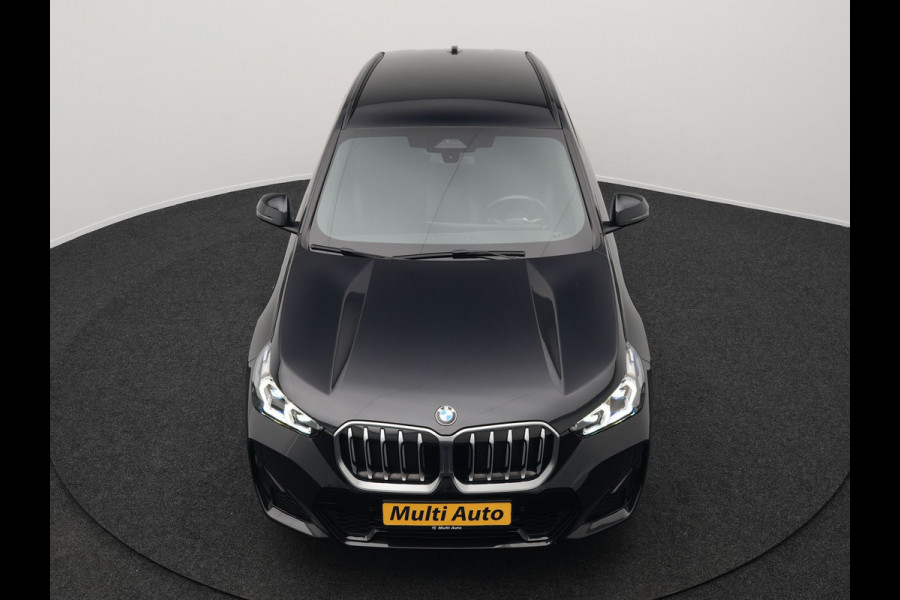 BMW X1 sDrive18i M-Sport Automaat 136pk Dealer O.H. | Trekhaak af Fabriek | Alcantara Sportstoelen Memory & Verwarmd | Camera | Cruise Control | Blis | Park Assist | Apple Carplay | Navigatie | Sfeerverlichting |