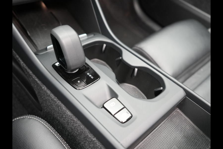 Volvo XC40 T4 Recharge Inscription Plug In Hybrid 211pk Dealer O.H PHEV | Panodak | Lederen Sportstoelen Memory | Adaptive Cruise | 360 Camera | 21"L.M | Harman Kardon | Keyless |