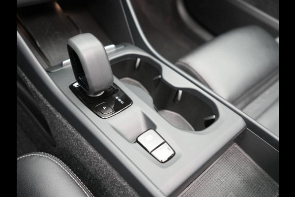 Volvo XC40 T4 Recharge Inscription Plug In Hybrid 211pk Dealer O.H PHEV | Panodak | Lederen Sportstoelen Memory | Adaptive Cruise | 360 Camera | 21"L.M | Harman Kardon | Keyless |