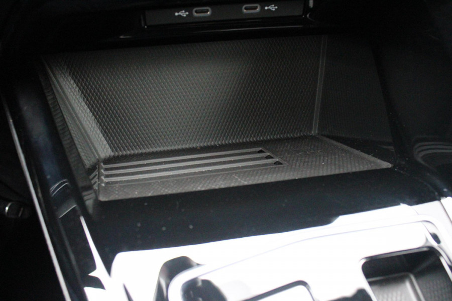 Volkswagen Golf 1.5 eTSI 150PK AUTOMAAT R-LINE EDITION 8.5! | NIEUW MODEL! | PANORAMISCH SCHUIF/KANTEL DAK | LICHTMETALEN VELGEN 18" "YORK" | 360˚ CAMERA | 3-ZONE AIRCONDITIONING INCL. AIRCARE | RIJASSISTENT PAKKET O.A. ADAPTIVE CRUISE CONTROL, LANE ASSIST, DODEHOEK DETECTIE | NAVIGATIE | HEAD UP DISPLAY | STOEL/STUUR VERWARMING | DESIGN PAKKET BLACK STYLE MET LED MATRIX KOPLAMPEN |