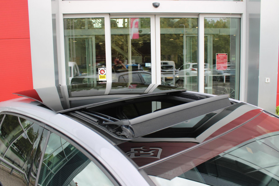 Volkswagen Golf 1.5 eTSI 150PK AUTOMAAT R-LINE EDITION 8.5! | NIEUW MODEL! | PANORAMISCH SCHUIF/KANTEL DAK | LICHTMETALEN VELGEN 18" "YORK" | 360˚ CAMERA | 3-ZONE AIRCONDITIONING INCL. AIRCARE | RIJASSISTENT PAKKET O.A. ADAPTIVE CRUISE CONTROL, LANE ASSIST, DODEHOEK DETECTIE | NAVIGATIE | HEAD UP DISPLAY | STOEL/STUUR VERWARMING | DESIGN PAKKET BLACK STYLE MET LED MATRIX KOPLAMPEN |