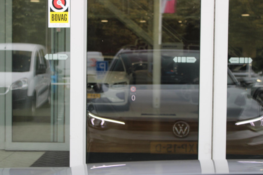 Volkswagen Golf 1.5 eTSI 150PK AUTOMAAT R-LINE EDITION 8.5! | NIEUW MODEL! | PANORAMISCH SCHUIF/KANTEL DAK | LICHTMETALEN VELGEN 18" "YORK" | 360˚ CAMERA | 3-ZONE AIRCONDITIONING INCL. AIRCARE | RIJASSISTENT PAKKET O.A. ADAPTIVE CRUISE CONTROL, LANE ASSIST, DODEHOEK DETECTIE | NAVIGATIE | HEAD UP DISPLAY | STOEL/STUUR VERWARMING | DESIGN PAKKET BLACK STYLE MET LED MATRIX KOPLAMPEN |