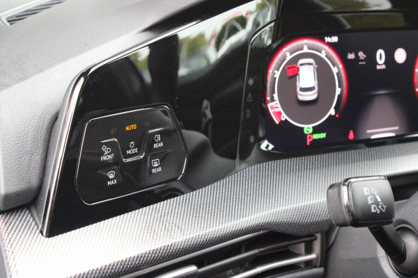Volkswagen Golf 1.5 eTSI 150PK AUTOMAAT R-LINE EDITION 8.5! | NIEUW MODEL! | PANORAMISCH SCHUIF/KANTEL DAK | LICHTMETALEN VELGEN 18" "YORK" | 360˚ CAMERA | 3-ZONE AIRCONDITIONING INCL. AIRCARE | RIJASSISTENT PAKKET O.A. ADAPTIVE CRUISE CONTROL, LANE ASSIST, DODEHOEK DETECTIE | NAVIGATIE | HEAD UP DISPLAY | STOEL/STUUR VERWARMING | DESIGN PAKKET BLACK STYLE MET LED MATRIX KOPLAMPEN |