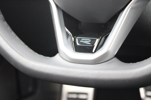 Volkswagen Golf 1.5 eTSI 150PK AUTOMAAT R-LINE EDITION 8.5! | NIEUW MODEL! | PANORAMISCH SCHUIF/KANTEL DAK | LICHTMETALEN VELGEN 18" "YORK" | 360˚ CAMERA | 3-ZONE AIRCONDITIONING INCL. AIRCARE | RIJASSISTENT PAKKET O.A. ADAPTIVE CRUISE CONTROL, LANE ASSIST, DODEHOEK DETECTIE | NAVIGATIE | HEAD UP DISPLAY | STOEL/STUUR VERWARMING | DESIGN PAKKET BLACK STYLE MET LED MATRIX KOPLAMPEN |