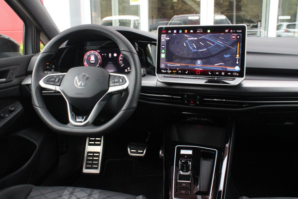 Volkswagen Golf 1.5 eTSI 150PK AUTOMAAT R-LINE EDITION 8.5! | NIEUW MODEL! | PANORAMISCH SCHUIF/KANTEL DAK | LICHTMETALEN VELGEN 18" "YORK" | 360˚ CAMERA | 3-ZONE AIRCONDITIONING INCL. AIRCARE | RIJASSISTENT PAKKET O.A. ADAPTIVE CRUISE CONTROL, LANE ASSIST, DODEHOEK DETECTIE | NAVIGATIE | HEAD UP DISPLAY | STOEL/STUUR VERWARMING | DESIGN PAKKET BLACK STYLE MET LED MATRIX KOPLAMPEN |