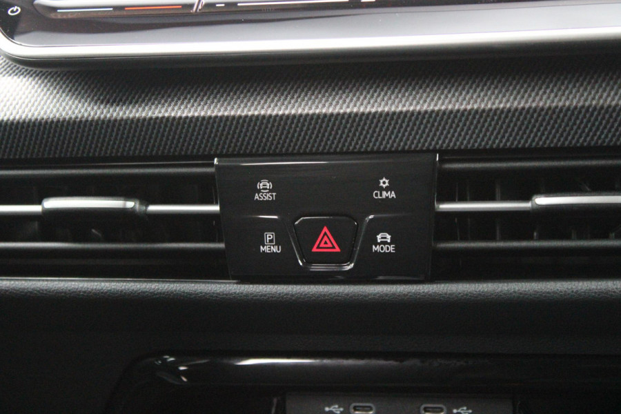 Volkswagen Golf 1.5 eTSI 150PK AUTOMAAT R-LINE EDITION 8.5! | NIEUW MODEL! | PANORAMISCH SCHUIF/KANTEL DAK | LICHTMETALEN VELGEN 18" "YORK" | 360˚ CAMERA | 3-ZONE AIRCONDITIONING INCL. AIRCARE | RIJASSISTENT PAKKET O.A. ADAPTIVE CRUISE CONTROL, LANE ASSIST, DODEHOEK DETECTIE | NAVIGATIE | HEAD UP DISPLAY | STOEL/STUUR VERWARMING | DESIGN PAKKET BLACK STYLE MET LED MATRIX KOPLAMPEN |