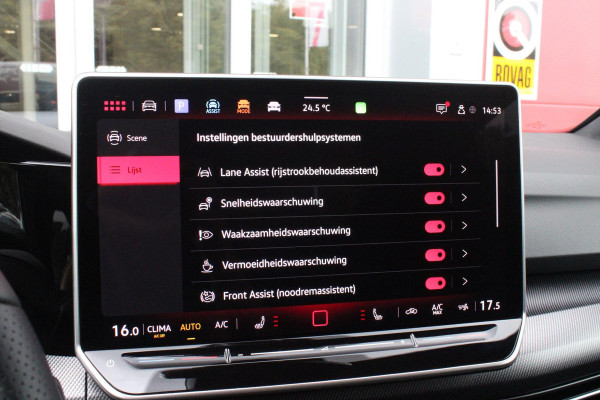 Volkswagen Golf 1.5 eTSI 150PK AUTOMAAT R-LINE EDITION 8.5! | NIEUW MODEL! | PANORAMISCH SCHUIF/KANTEL DAK | LICHTMETALEN VELGEN 18" "YORK" | 360˚ CAMERA | 3-ZONE AIRCONDITIONING INCL. AIRCARE | RIJASSISTENT PAKKET O.A. ADAPTIVE CRUISE CONTROL, LANE ASSIST, DODEHOEK DETECTIE | NAVIGATIE | HEAD UP DISPLAY | STOEL/STUUR VERWARMING | DESIGN PAKKET BLACK STYLE MET LED MATRIX KOPLAMPEN |