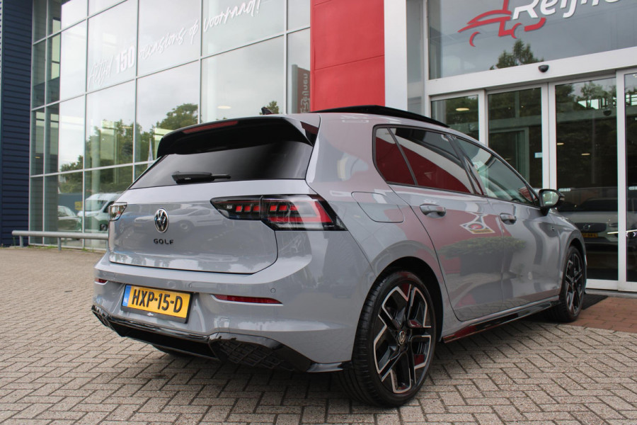 Volkswagen Golf 1.5 eTSI 150PK AUTOMAAT R-LINE EDITION 8.5! | NIEUW MODEL! | PANORAMISCH SCHUIF/KANTEL DAK | LICHTMETALEN VELGEN 18" "YORK" | 360˚ CAMERA | 3-ZONE AIRCONDITIONING INCL. AIRCARE | RIJASSISTENT PAKKET O.A. ADAPTIVE CRUISE CONTROL, LANE ASSIST, DODEHOEK DETECTIE | NAVIGATIE | HEAD UP DISPLAY | STOEL/STUUR VERWARMING | DESIGN PAKKET BLACK STYLE MET LED MATRIX KOPLAMPEN |