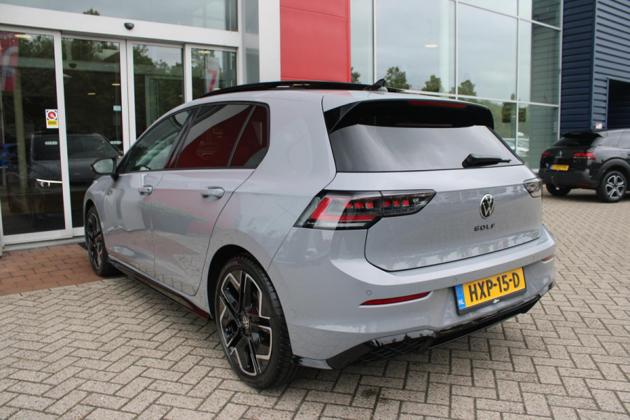 Volkswagen Golf 1.5 eTSI 150PK AUTOMAAT R-LINE EDITION 8.5! | NIEUW MODEL! | PANORAMISCH SCHUIF/KANTEL DAK | LICHTMETALEN VELGEN 18" "YORK" | 360˚ CAMERA | 3-ZONE AIRCONDITIONING INCL. AIRCARE | RIJASSISTENT PAKKET O.A. ADAPTIVE CRUISE CONTROL, LANE ASSIST, DODEHOEK DETECTIE | NAVIGATIE | HEAD UP DISPLAY | STOEL/STUUR VERWARMING | DESIGN PAKKET BLACK STYLE MET LED MATRIX KOPLAMPEN |