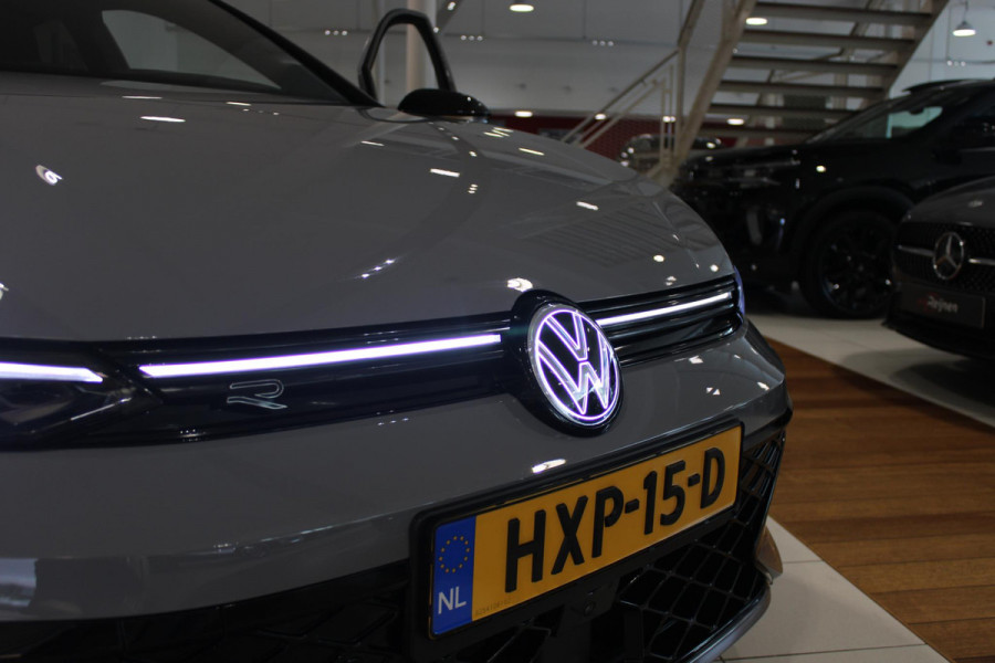 Volkswagen Golf 1.5 eTSI 150PK AUTOMAAT R-LINE EDITION 8.5! | NIEUW MODEL! | PANORAMISCH SCHUIF/KANTEL DAK | LICHTMETALEN VELGEN 18" "YORK" | 360˚ CAMERA | 3-ZONE AIRCONDITIONING INCL. AIRCARE | RIJASSISTENT PAKKET O.A. ADAPTIVE CRUISE CONTROL, LANE ASSIST, DODEHOEK DETECTIE | NAVIGATIE | HEAD UP DISPLAY | STOEL/STUUR VERWARMING | DESIGN PAKKET BLACK STYLE MET LED MATRIX KOPLAMPEN |