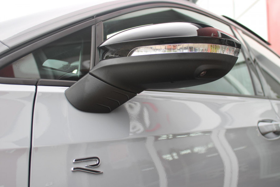 Volkswagen Golf 1.5 eTSI 150PK AUTOMAAT R-LINE EDITION 8.5! | NIEUW MODEL! | PANORAMISCH SCHUIF/KANTEL DAK | LICHTMETALEN VELGEN 18" "YORK" | 360˚ CAMERA | 3-ZONE AIRCONDITIONING INCL. AIRCARE | RIJASSISTENT PAKKET O.A. ADAPTIVE CRUISE CONTROL, LANE ASSIST, DODEHOEK DETECTIE | NAVIGATIE | HEAD UP DISPLAY | STOEL/STUUR VERWARMING | DESIGN PAKKET BLACK STYLE MET LED MATRIX KOPLAMPEN |
