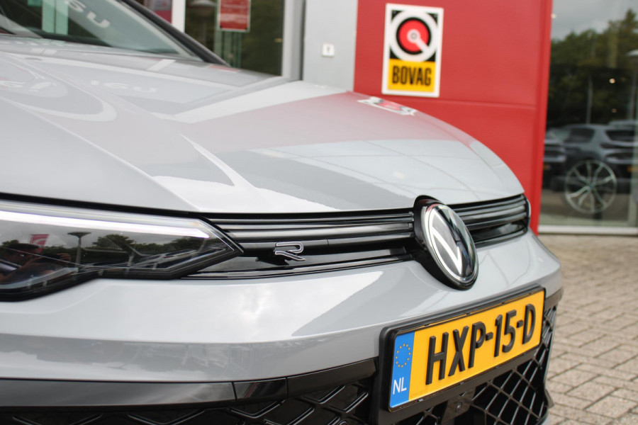 Volkswagen Golf 1.5 eTSI 150PK AUTOMAAT R-LINE EDITION 8.5! | NIEUW MODEL! | PANORAMISCH SCHUIF/KANTEL DAK | LICHTMETALEN VELGEN 18" "YORK" | 360˚ CAMERA | 3-ZONE AIRCONDITIONING INCL. AIRCARE | RIJASSISTENT PAKKET O.A. ADAPTIVE CRUISE CONTROL, LANE ASSIST, DODEHOEK DETECTIE | NAVIGATIE | HEAD UP DISPLAY | STOEL/STUUR VERWARMING | DESIGN PAKKET BLACK STYLE MET LED MATRIX KOPLAMPEN |