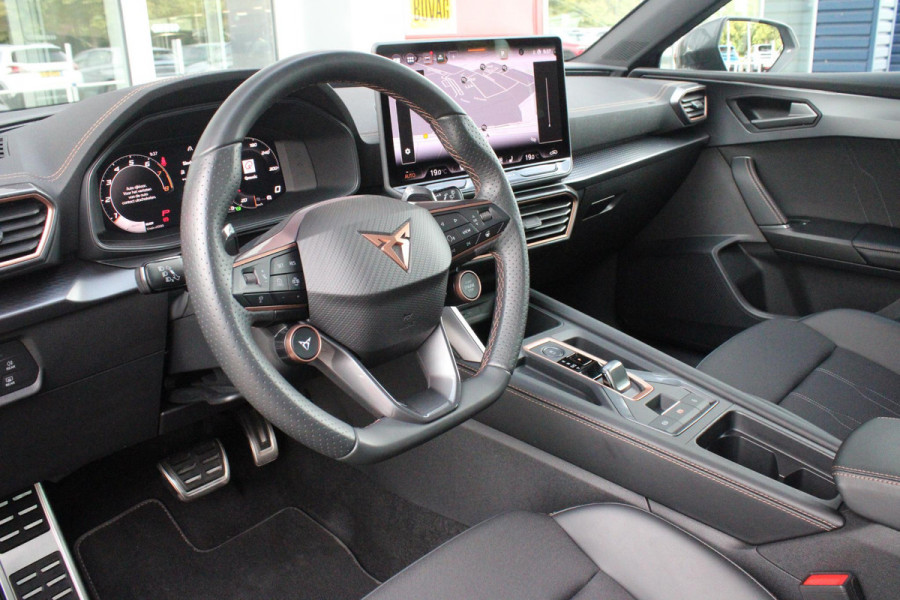 CUPRA Leon 1.5 eTSI 150PK BUSINESS EDITION | NIEUW MODEL! | LED MATRIX KOPLAMPEN | DRAADLOZE APPLE CARPLAY/ANDROID AUTO | NAVIGATIE | ACHTERUITRIJ CAMERA | 18" LICHTMETALEN VELGEN "GARBI" | DRAADLOZE TELEFOONLADER | STOEL/STUUR VERWARMING |  12,9" INFORTAINMENT SYSTEM | ZWARTE HEMELBEKLEDING | E-SOUND GELUIDSSIMULATOR | CLIMATE CONTROL VOOR EN ACHTERIN | SPORT STOELEN | SFEER VERLICHTING | DYNAMISCHE VERLICHTING | ADAPTIVE CRUISE CONTROL | KEYLESS ENTRY/START |
