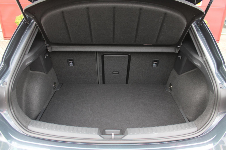 CUPRA Leon 1.5 eTSI 150PK BUSINESS EDITION | NIEUW MODEL! | LED MATRIX KOPLAMPEN | DRAADLOZE APPLE CARPLAY/ANDROID AUTO | NAVIGATIE | ACHTERUITRIJ CAMERA | 18" LICHTMETALEN VELGEN "GARBI" | DRAADLOZE TELEFOONLADER | STOEL/STUUR VERWARMING |  12,9" INFORTAINMENT SYSTEM | ZWARTE HEMELBEKLEDING | E-SOUND GELUIDSSIMULATOR | CLIMATE CONTROL VOOR EN ACHTERIN | SPORT STOELEN | SFEER VERLICHTING | DYNAMISCHE VERLICHTING | ADAPTIVE CRUISE CONTROL | KEYLESS ENTRY/START |