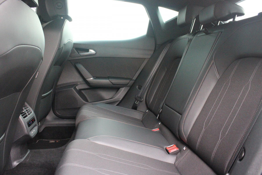 CUPRA Leon 1.5 eTSI 150PK BUSINESS EDITION | NIEUW MODEL! | LED MATRIX KOPLAMPEN | DRAADLOZE APPLE CARPLAY/ANDROID AUTO | NAVIGATIE | ACHTERUITRIJ CAMERA | 18" LICHTMETALEN VELGEN "GARBI" | DRAADLOZE TELEFOONLADER | STOEL/STUUR VERWARMING |  12,9" INFORTAINMENT SYSTEM | ZWARTE HEMELBEKLEDING | E-SOUND GELUIDSSIMULATOR | CLIMATE CONTROL VOOR EN ACHTERIN | SPORT STOELEN | SFEER VERLICHTING | DYNAMISCHE VERLICHTING | ADAPTIVE CRUISE CONTROL | KEYLESS ENTRY/START |