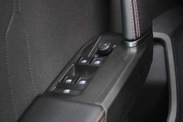 CUPRA Leon 1.5 eTSI 150PK BUSINESS EDITION | NIEUW MODEL! | LED MATRIX KOPLAMPEN | DRAADLOZE APPLE CARPLAY/ANDROID AUTO | NAVIGATIE | ACHTERUITRIJ CAMERA | 18" LICHTMETALEN VELGEN "GARBI" | DRAADLOZE TELEFOONLADER | STOEL/STUUR VERWARMING |  12,9" INFORTAINMENT SYSTEM | ZWARTE HEMELBEKLEDING | E-SOUND GELUIDSSIMULATOR | CLIMATE CONTROL VOOR EN ACHTERIN | SPORT STOELEN | SFEER VERLICHTING | DYNAMISCHE VERLICHTING | ADAPTIVE CRUISE CONTROL | KEYLESS ENTRY/START |