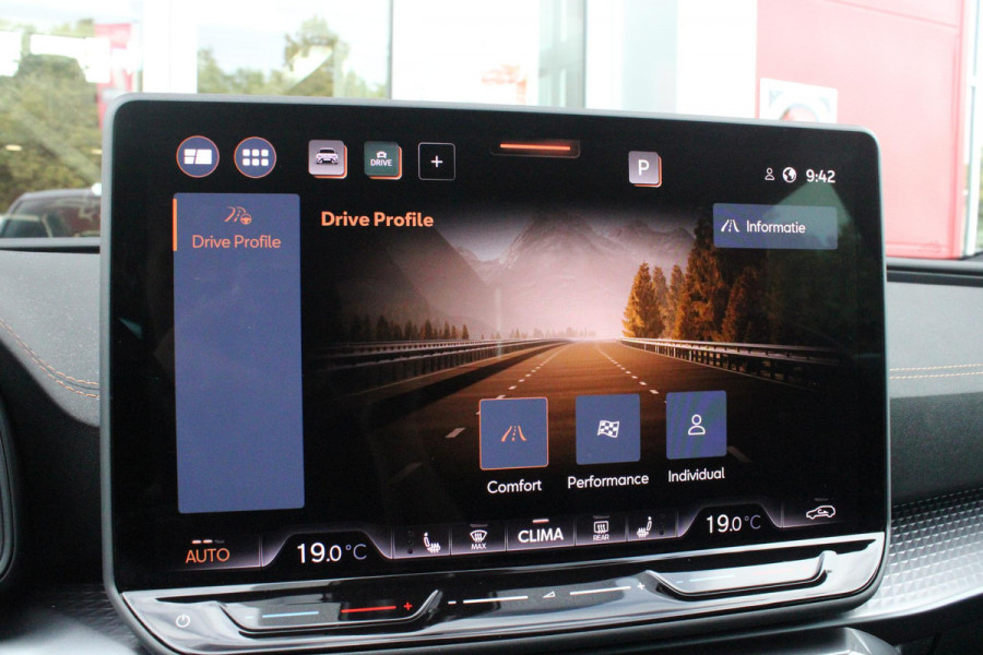 CUPRA Leon 1.5 eTSI 150PK BUSINESS EDITION | NIEUW MODEL! | LED MATRIX KOPLAMPEN | DRAADLOZE APPLE CARPLAY/ANDROID AUTO | NAVIGATIE | ACHTERUITRIJ CAMERA | 18" LICHTMETALEN VELGEN "GARBI" | DRAADLOZE TELEFOONLADER | STOEL/STUUR VERWARMING |  12,9" INFORTAINMENT SYSTEM | ZWARTE HEMELBEKLEDING | E-SOUND GELUIDSSIMULATOR | CLIMATE CONTROL VOOR EN ACHTERIN | SPORT STOELEN | SFEER VERLICHTING | DYNAMISCHE VERLICHTING | ADAPTIVE CRUISE CONTROL | KEYLESS ENTRY/START |