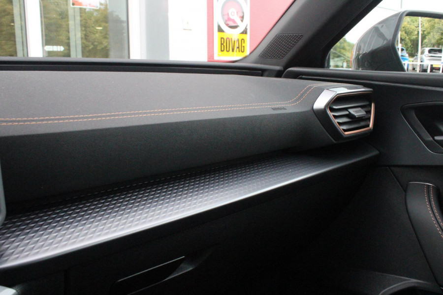 CUPRA Leon 1.5 eTSI 150PK BUSINESS EDITION | NIEUW MODEL! | LED MATRIX KOPLAMPEN | DRAADLOZE APPLE CARPLAY/ANDROID AUTO | NAVIGATIE | ACHTERUITRIJ CAMERA | 18" LICHTMETALEN VELGEN "GARBI" | DRAADLOZE TELEFOONLADER | STOEL/STUUR VERWARMING |  12,9" INFORTAINMENT SYSTEM | ZWARTE HEMELBEKLEDING | E-SOUND GELUIDSSIMULATOR | CLIMATE CONTROL VOOR EN ACHTERIN | SPORT STOELEN | SFEER VERLICHTING | DYNAMISCHE VERLICHTING | ADAPTIVE CRUISE CONTROL | KEYLESS ENTRY/START |