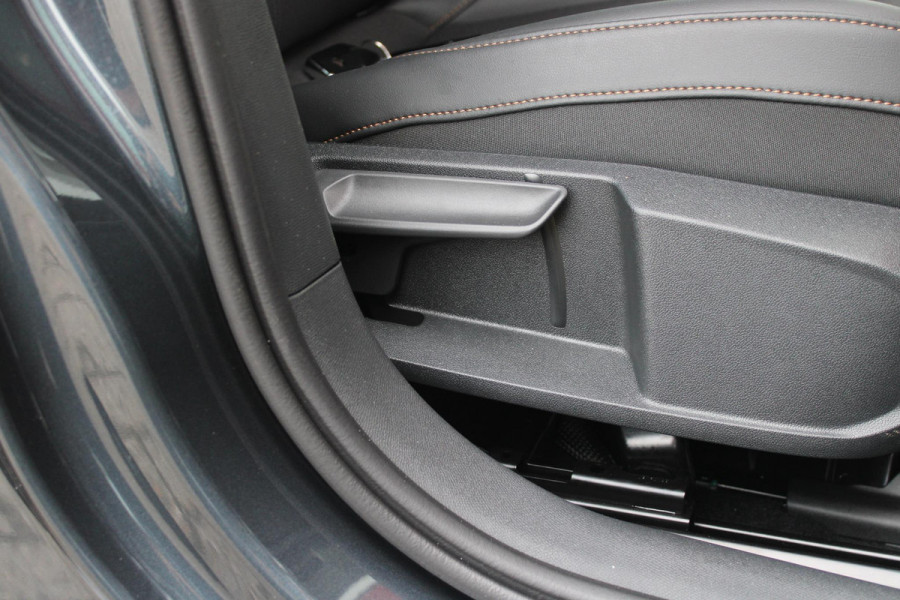 CUPRA Leon 1.5 eTSI 150PK BUSINESS EDITION | NIEUW MODEL! | LED MATRIX KOPLAMPEN | DRAADLOZE APPLE CARPLAY/ANDROID AUTO | NAVIGATIE | ACHTERUITRIJ CAMERA | 18" LICHTMETALEN VELGEN "GARBI" | DRAADLOZE TELEFOONLADER | STOEL/STUUR VERWARMING |  12,9" INFORTAINMENT SYSTEM | ZWARTE HEMELBEKLEDING | E-SOUND GELUIDSSIMULATOR | CLIMATE CONTROL VOOR EN ACHTERIN | SPORT STOELEN | SFEER VERLICHTING | DYNAMISCHE VERLICHTING | ADAPTIVE CRUISE CONTROL | KEYLESS ENTRY/START |