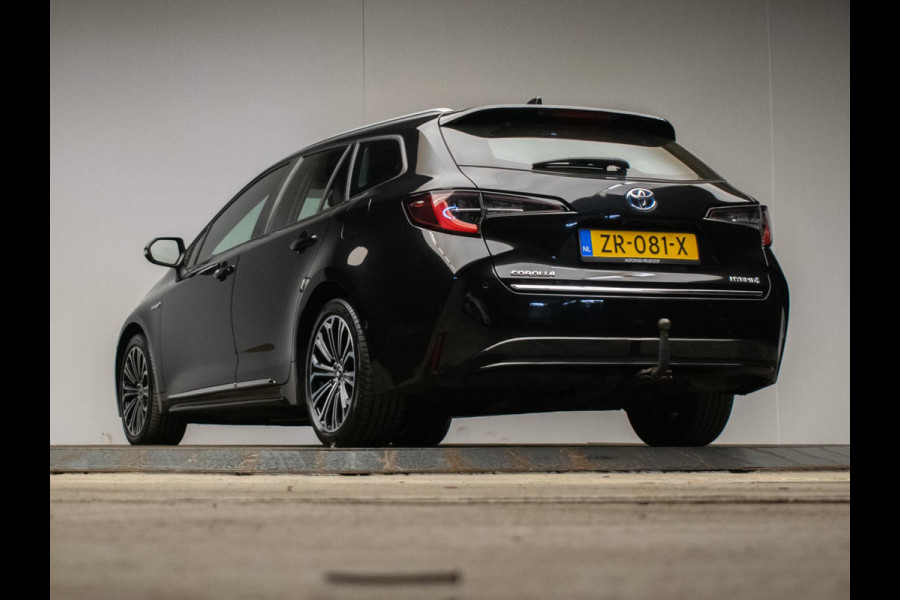 Toyota Corolla Touring Sports 1.8 Hybrid Style (APPLE CARPLAY,HEAD-UP,NAVI,LED,XENON,STOELVERWARMING,CAMERA,SPORTSTOELEN,PDC)
