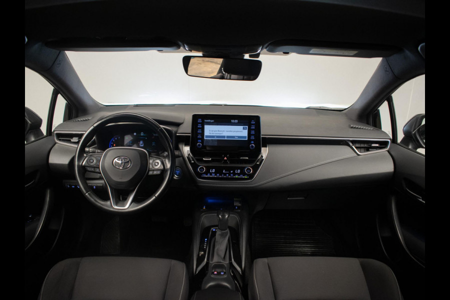 Toyota Corolla Touring Sports 1.8 Hybrid Style (APPLE CARPLAY,HEAD-UP,NAVI,LED,XENON,STOELVERWARMING,CAMERA,SPORTSTOELEN,PDC)