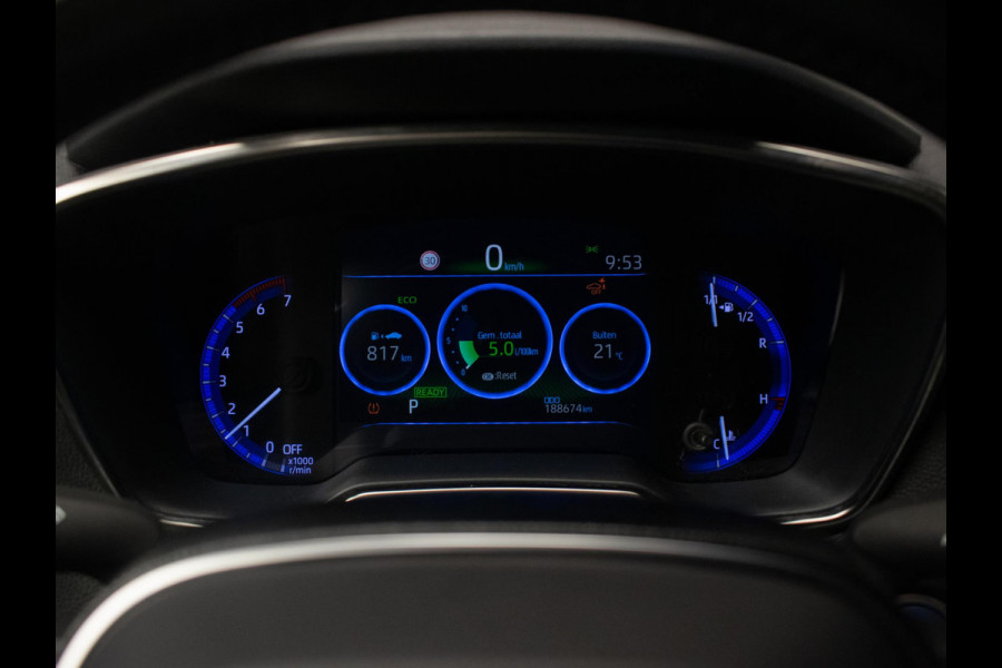 Toyota Corolla Touring Sports 1.8 Hybrid Style (APPLE CARPLAY,HEAD-UP,NAVI,LED,XENON,STOELVERWARMING,CAMERA,SPORTSTOELEN,PDC)