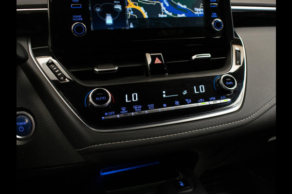 Toyota Corolla Touring Sports 1.8 Hybrid Style (APPLE CARPLAY,HEAD-UP,NAVI,LED,XENON,STOELVERWARMING,CAMERA,SPORTSTOELEN,PDC)