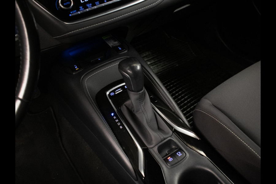 Toyota Corolla Touring Sports 1.8 Hybrid Style (APPLE CARPLAY,HEAD-UP,NAVI,LED,XENON,STOELVERWARMING,CAMERA,SPORTSTOELEN,PDC)