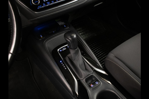 Toyota Corolla Touring Sports 1.8 Hybrid Style (APPLE CARPLAY,HEAD-UP,NAVI,LED,XENON,STOELVERWARMING,CAMERA,SPORTSTOELEN,PDC)